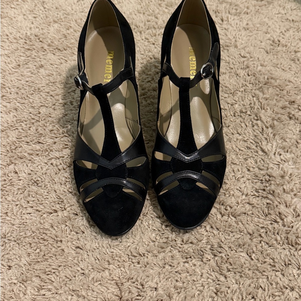 Memery Shoes - Picture 2 of 6